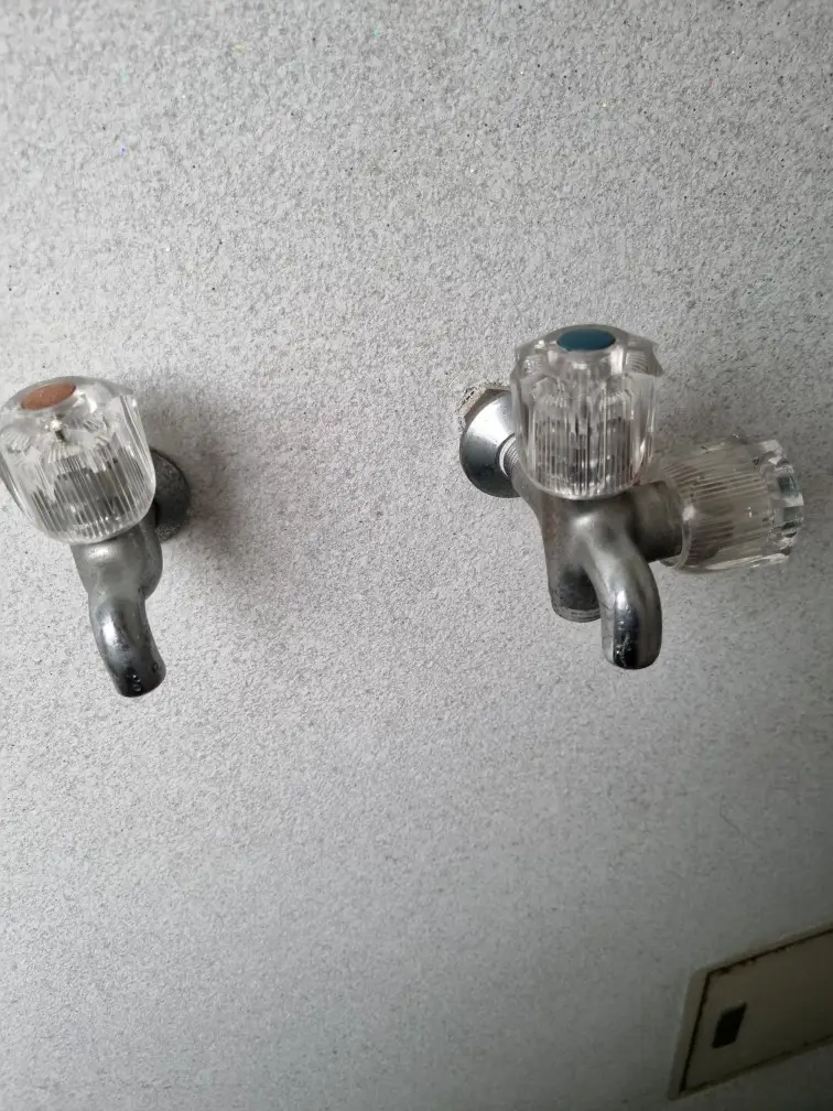 세탁실 베란다 노후 수도꼭지 교체로 물 누수와 사용 불편 완벽 해결